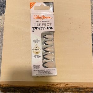 Sally Hansen Perfect Press-On French Tip Nails - White & Black